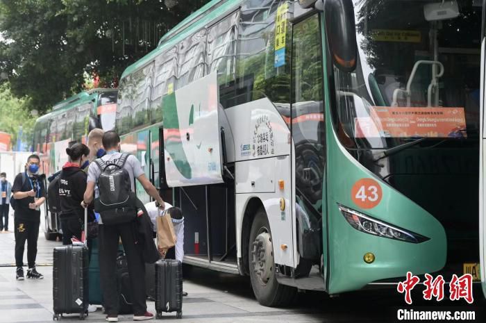 今年，“平遥一角”邀请北京电影学院、中央戏剧学院、中国传媒大学、上海大学上海电影学院、上海温哥华电影学院、山西传媒学院山西电影学院、上海戏剧学院、四川传媒学院和浙江传媒学院共 9 所国内影视专业院校影视艺术专业教师及学生代表，精选优质学生创作于平遥国际电影展进行分享，9所院校教师代表组成的评审团从入围“平遥一角”的24部短片作品中选择出“最佳学生短片荣誉”